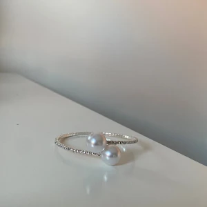 Caroline Svedbom liknande armband  - Jättesnyggt och oanvänt armband, ask ingår ej. Det är inte Caroline Svedbom 