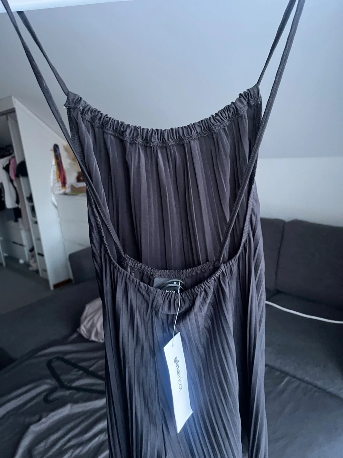 Svart topp från Gina tricot - 1