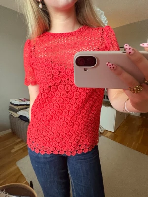 Mönstrad topp - Jättecool mönstrad topp från Michael Kors😍 Superbra kvalitet och väldigt unik och fin topp🙏🏽🙏🏽