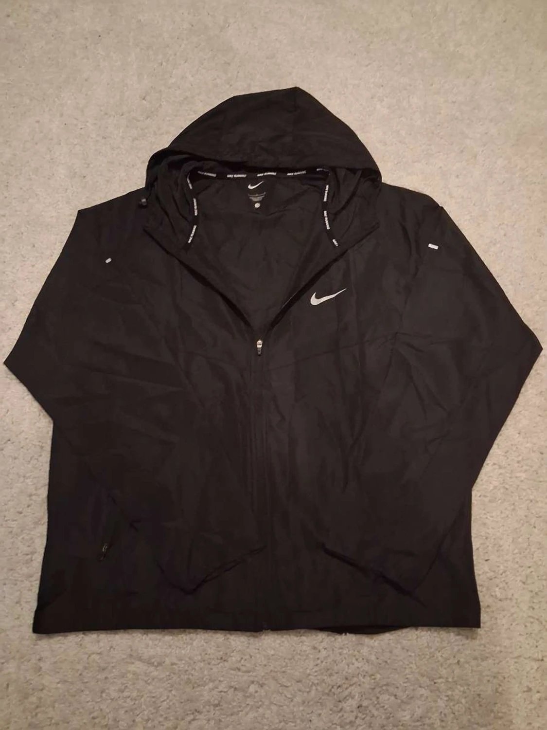 Svart Nike vindjacka med huva