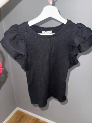 Topp - Jättefin, använd fåtal gånger men i bra skick! 🌸