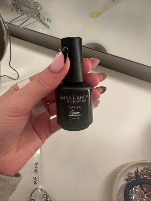 Miss Fancy Gel Polish June  - Oöppnat gellack ifrån miss fancy i färgen ”june”! Helt oöppnad och aldrig använd! Säljer då jag råkade beställa 2☺️ innehåller 12g gellack. Nypris 125kr💗