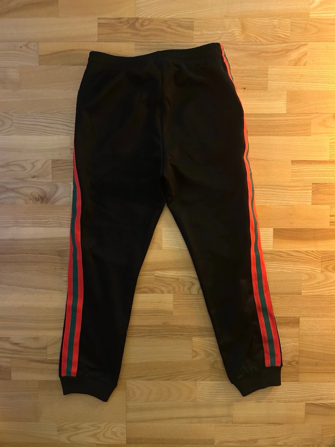 Gucci Svarta mjukisbyxor med röd-gröna ränder - 4