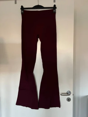 Flared tights - Storlek XL. Aldrig använda. 