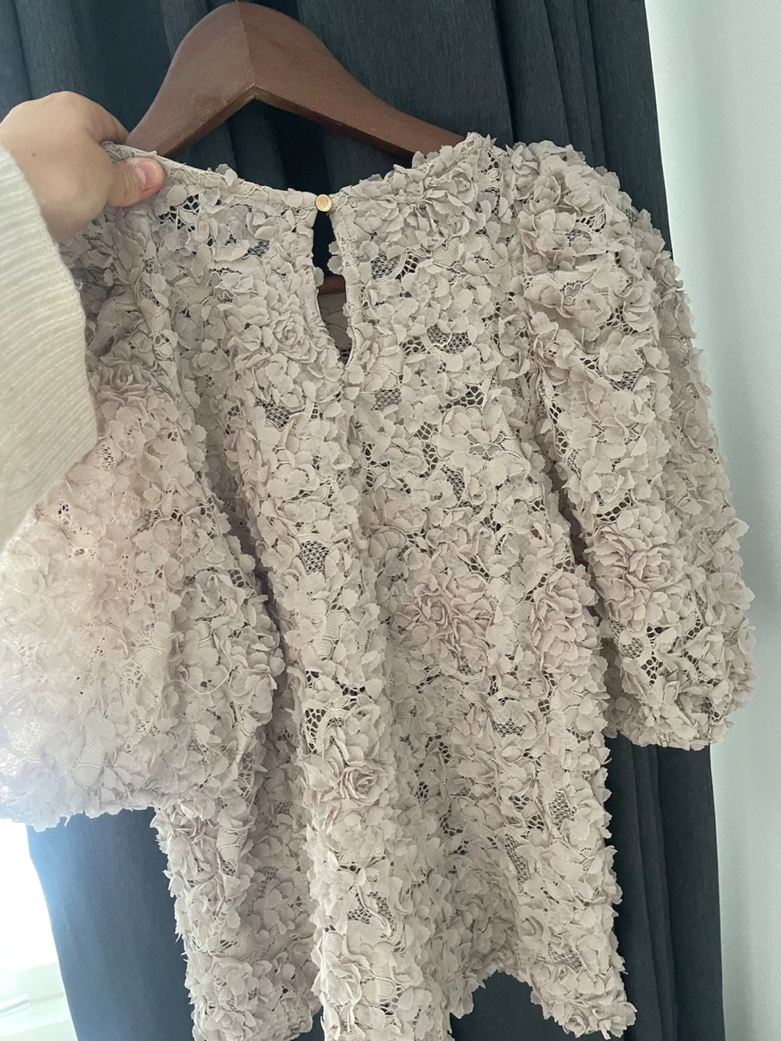 Beige blommig topp från Molly & White - 1