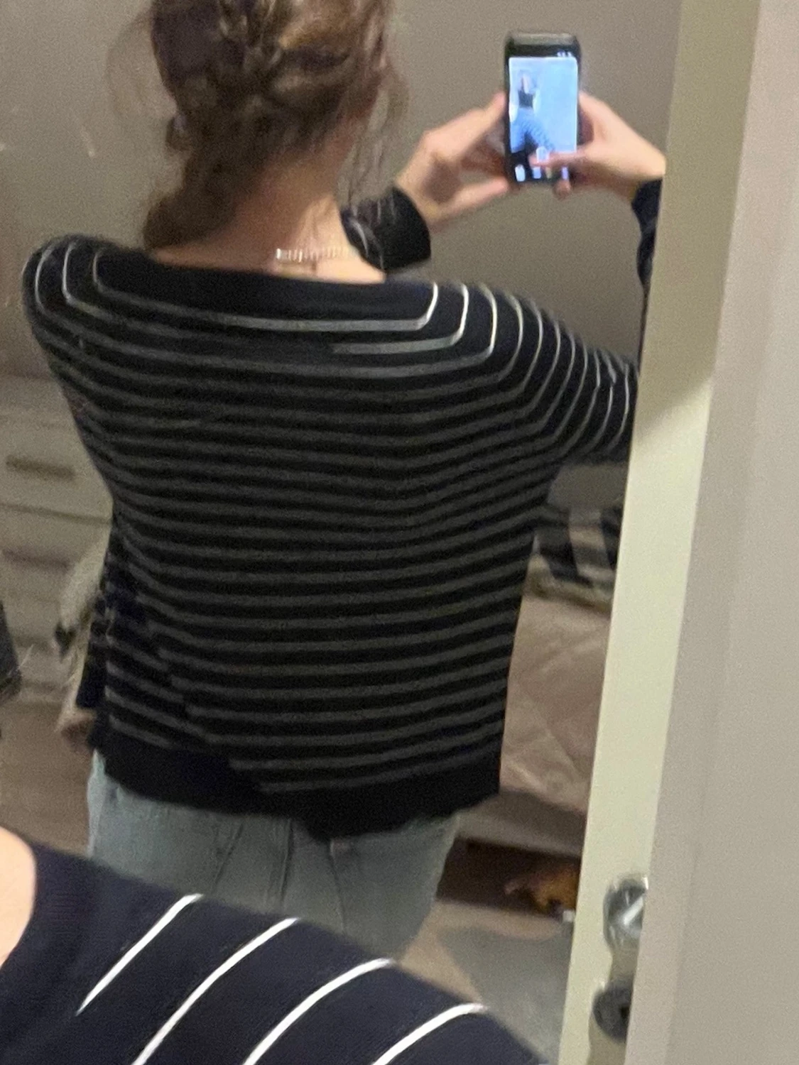 Svartvit randig långärmad tröja - 1