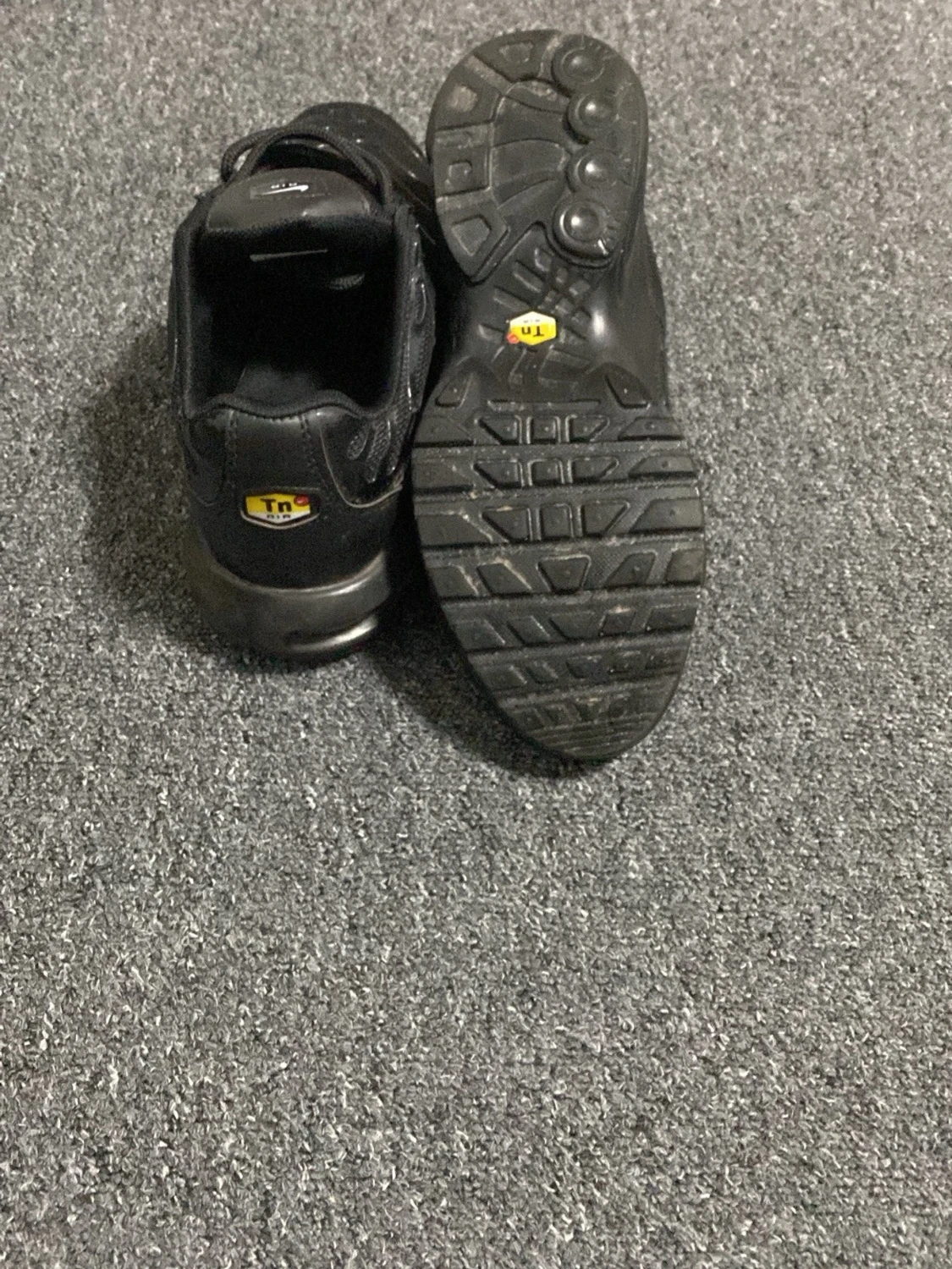 Svarta Nike Air Max Plus sneakers - 1