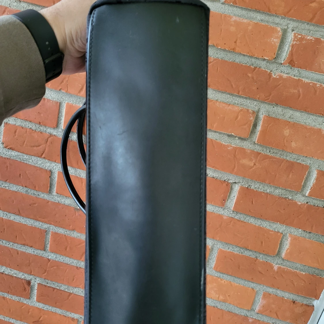 Svart axelväska från Ecco med mönster - 4