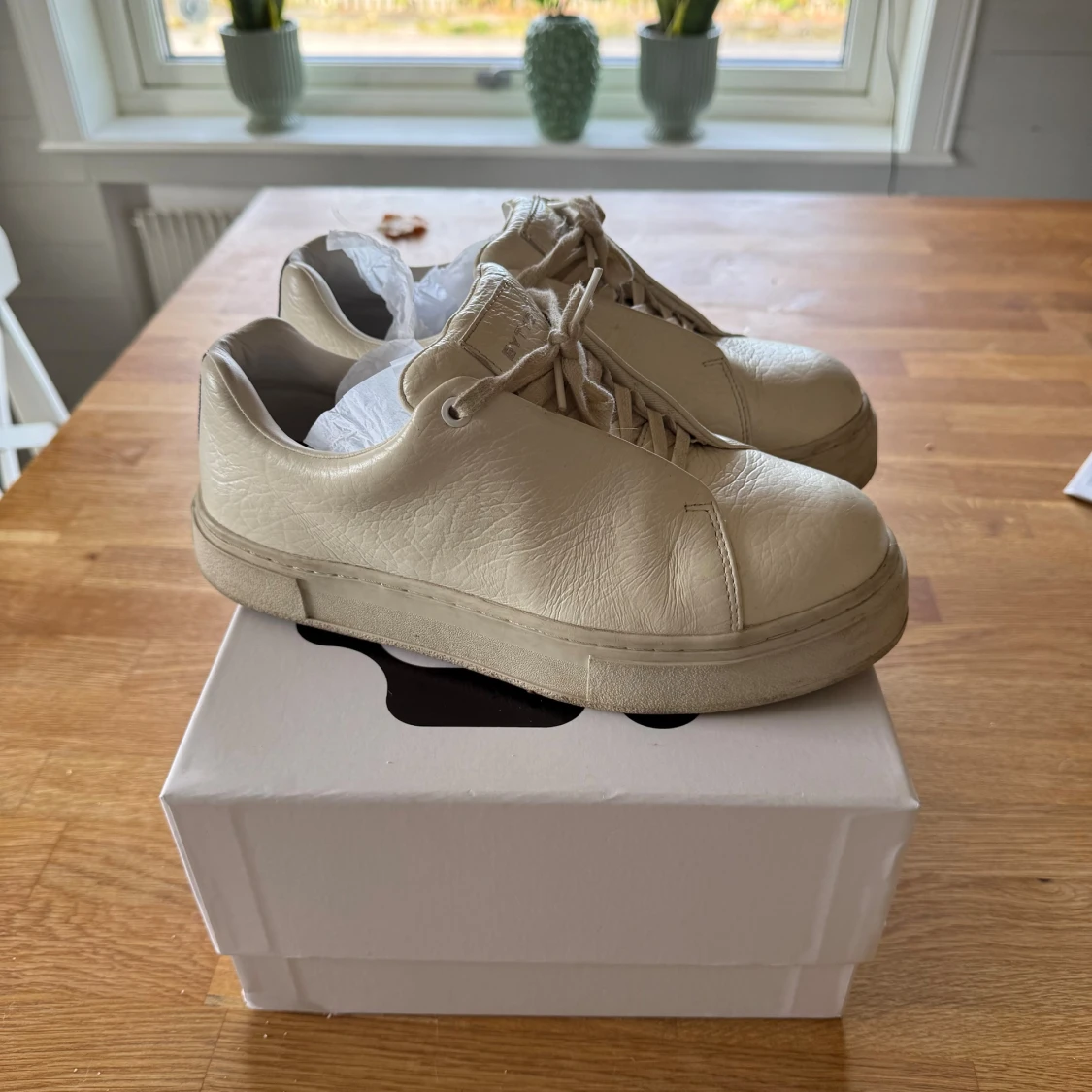 Eytys vita sneakers i skinn