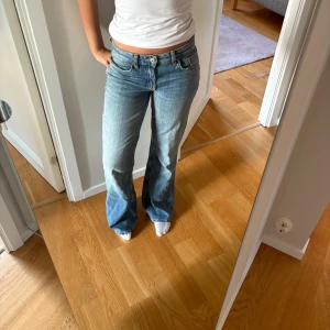 Zara jeans - Så snygga jeans från Zara, slutsålda. Storlek 32, prislappen är kvar❤️‍🔥