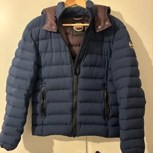 Colmar Jacka - Fin colmar jacka i fint skick. storlek 46 vilket motsvarar ungefär XS/S. säljer pågrund av att den tyvärr blivit för liten.