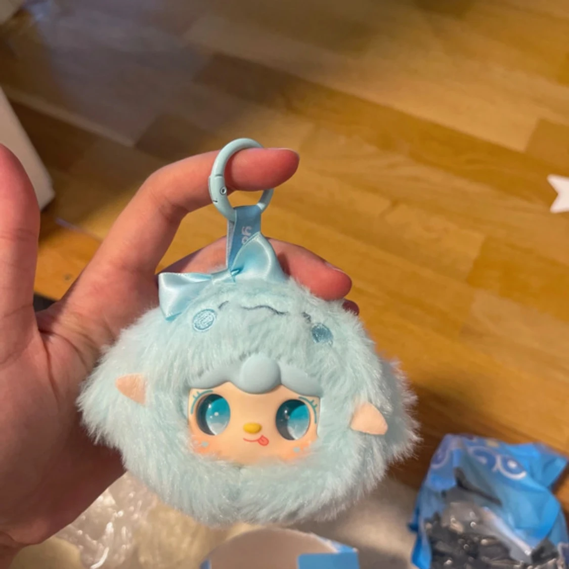 Ocean Baby fluffig blå nyckelring