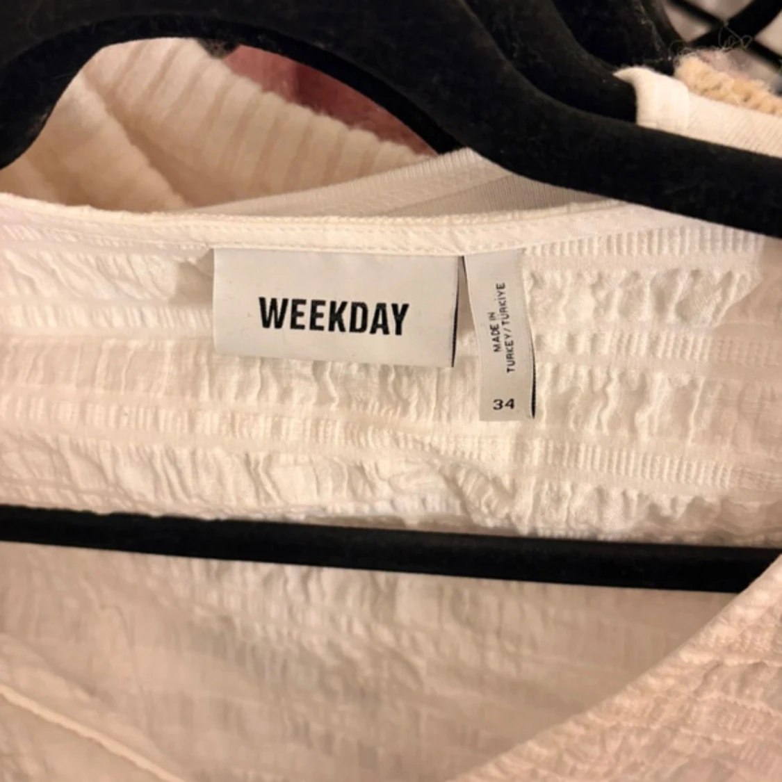 Vit blus från Weekday med knappar - 1