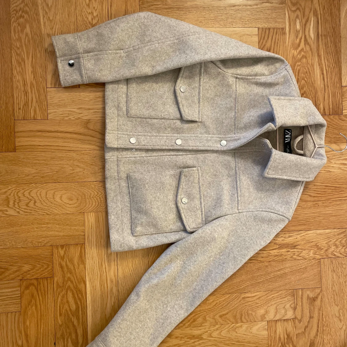 Beige kort jacka från Zara  - 1