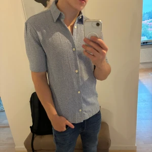 Zara skjorta - 10/10 skick, endast testad. Nypris 429 kr.