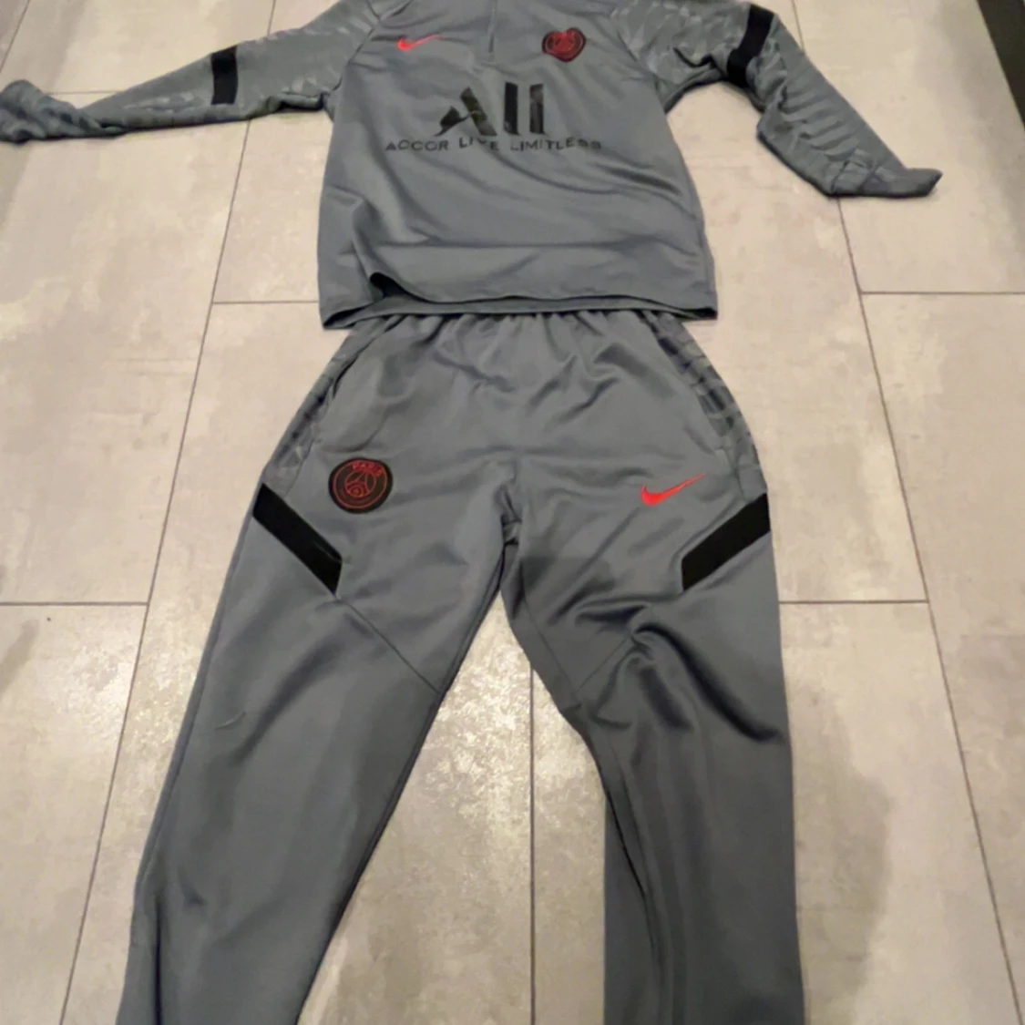 PSG grå långärmad fotbollströja Nike