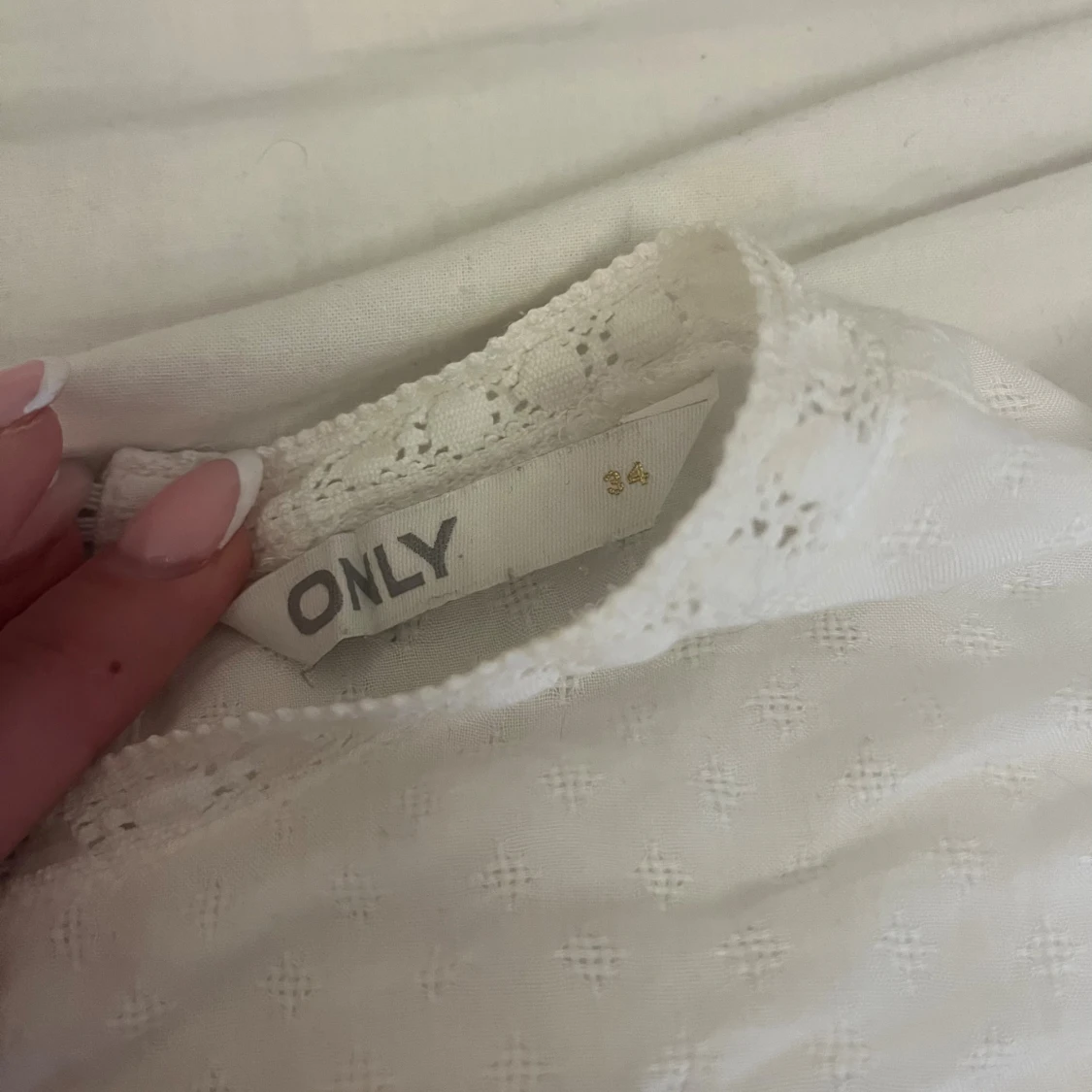 Vit blus med spets från - 3