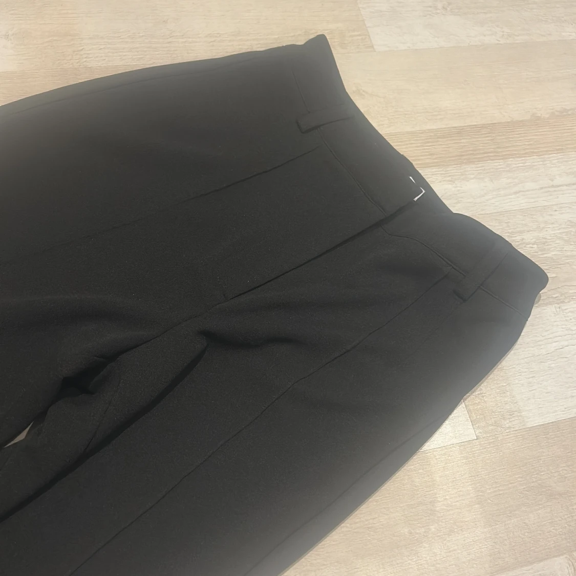 Svarta vida kostymbyxor - 2