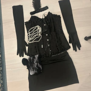 Halloween costume - Black halloween costume. Corset and skirt size S.