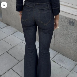 Lova jeans Alobha Label 💓 - Säljer Lova jeans från Alobha label i strl 34 💓 endast testade på så dessa är i nyskick! Jag står för frakt för dessa!