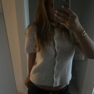 Stickad topp - Stickad kofta/topp, perfekt till kallare väder💕