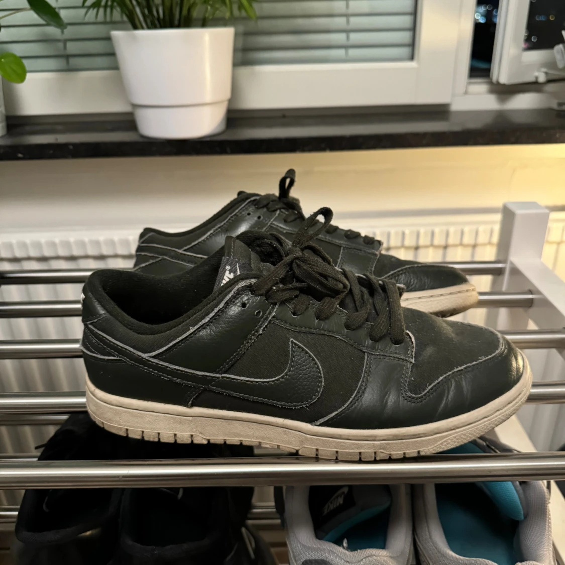 Mörk gröna Nike Dunk sneakers