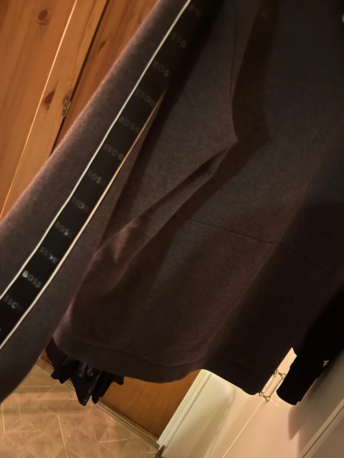 Grå och svart hoodie från BOSS - 1