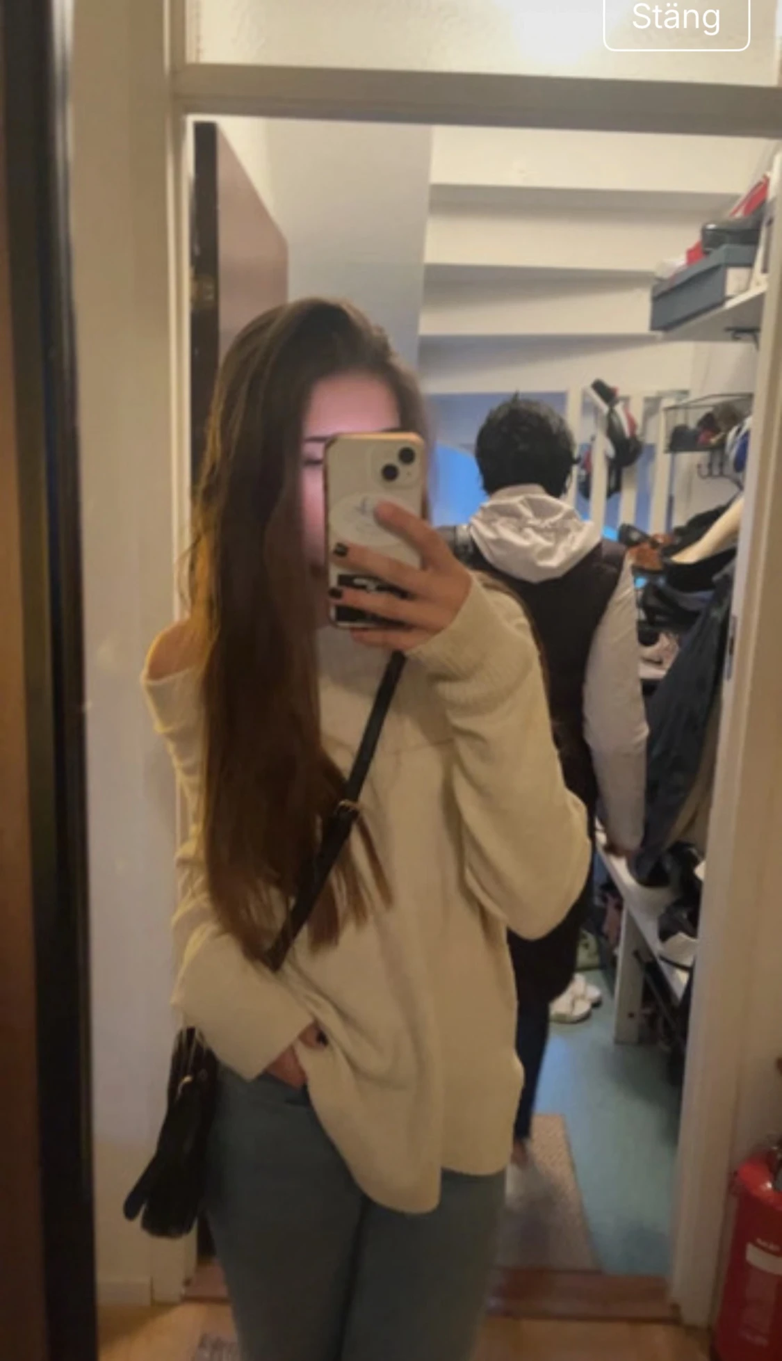 Beige offshoulder stickad tröja