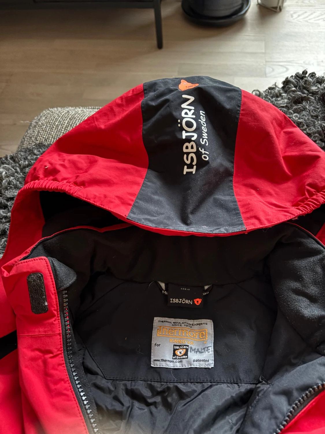 Röd och svart overall från Isbjörn