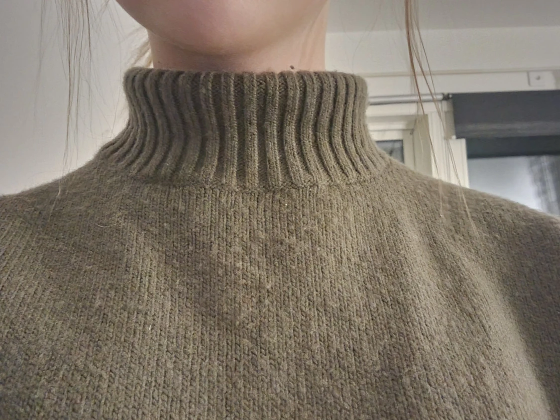 Olivgrön stickad polotröja - 3