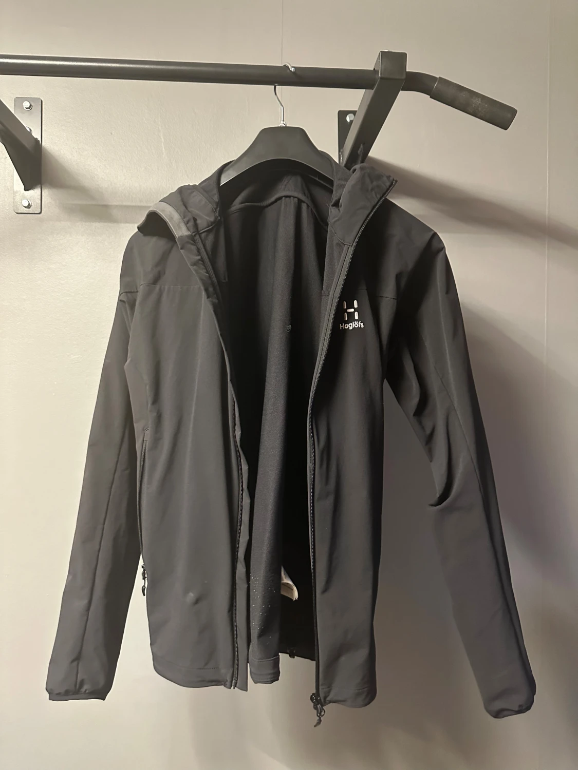 Svart vindjacka från Haglöfs  - 1