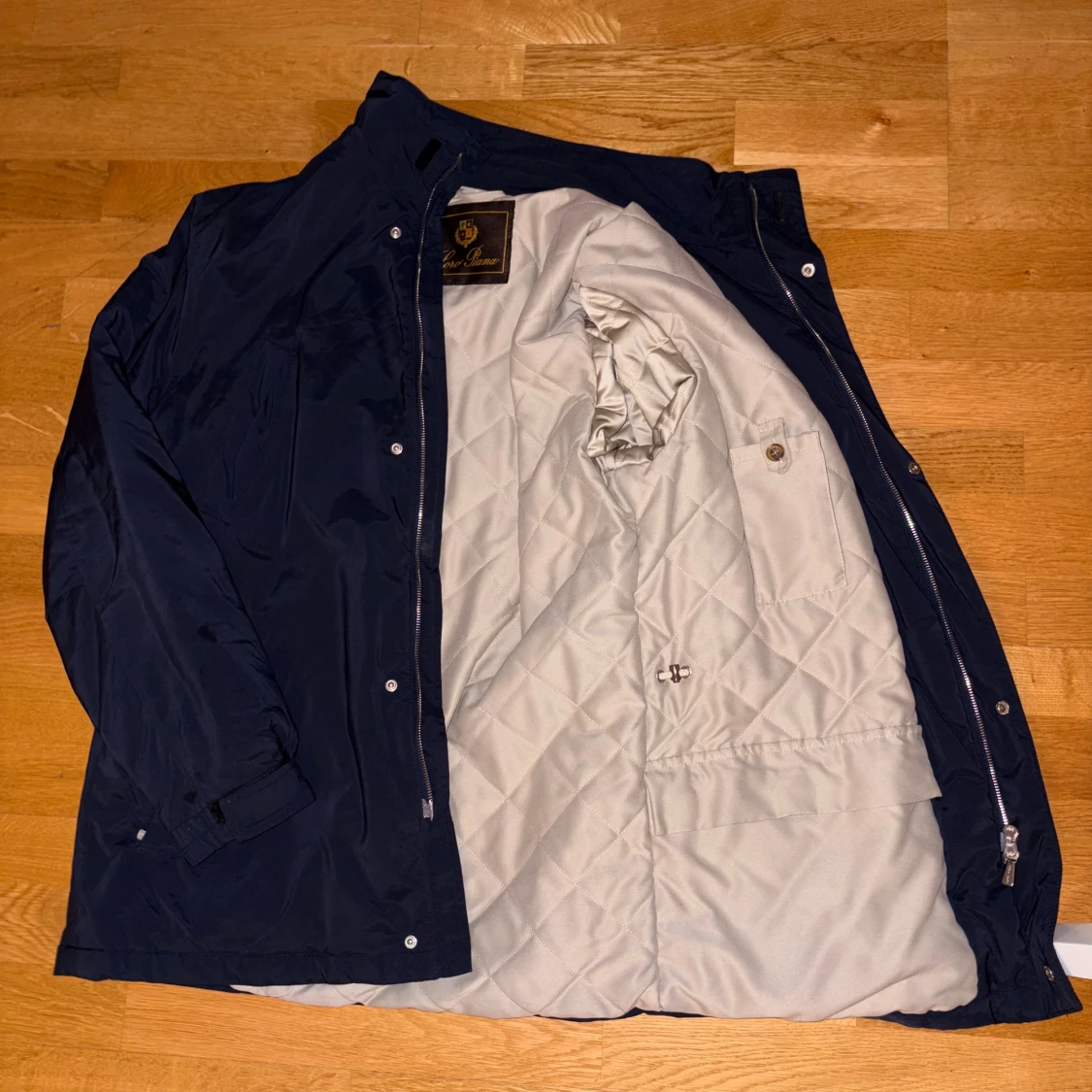 Mörkblå vindjacka från Loro Piana - 2