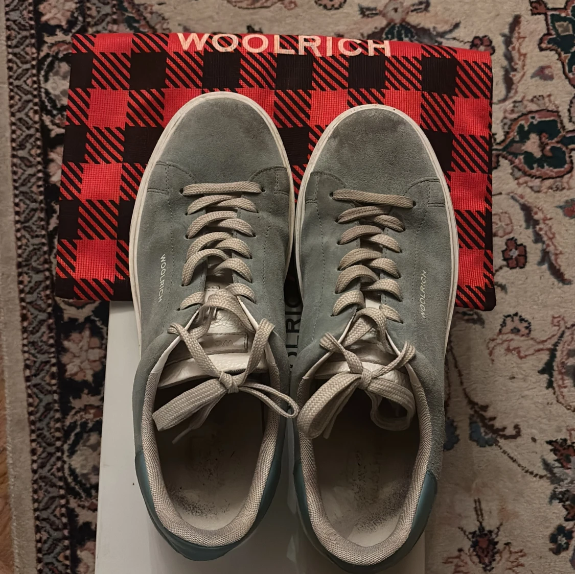 Grå mocka sneakers från Woolrich - 1