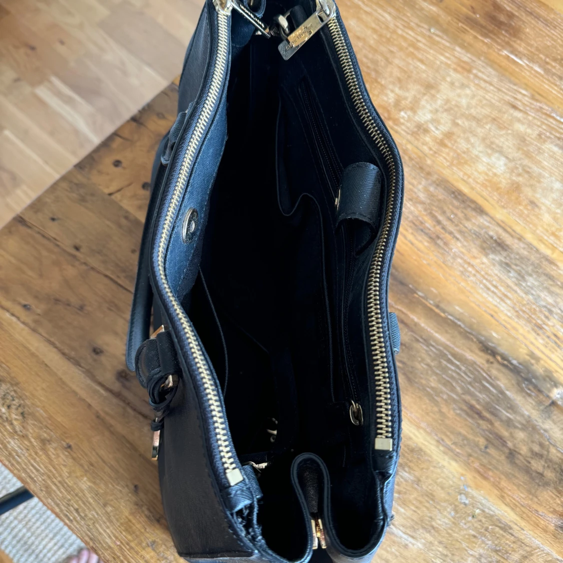 Svart handväska från Michael Kors - 3