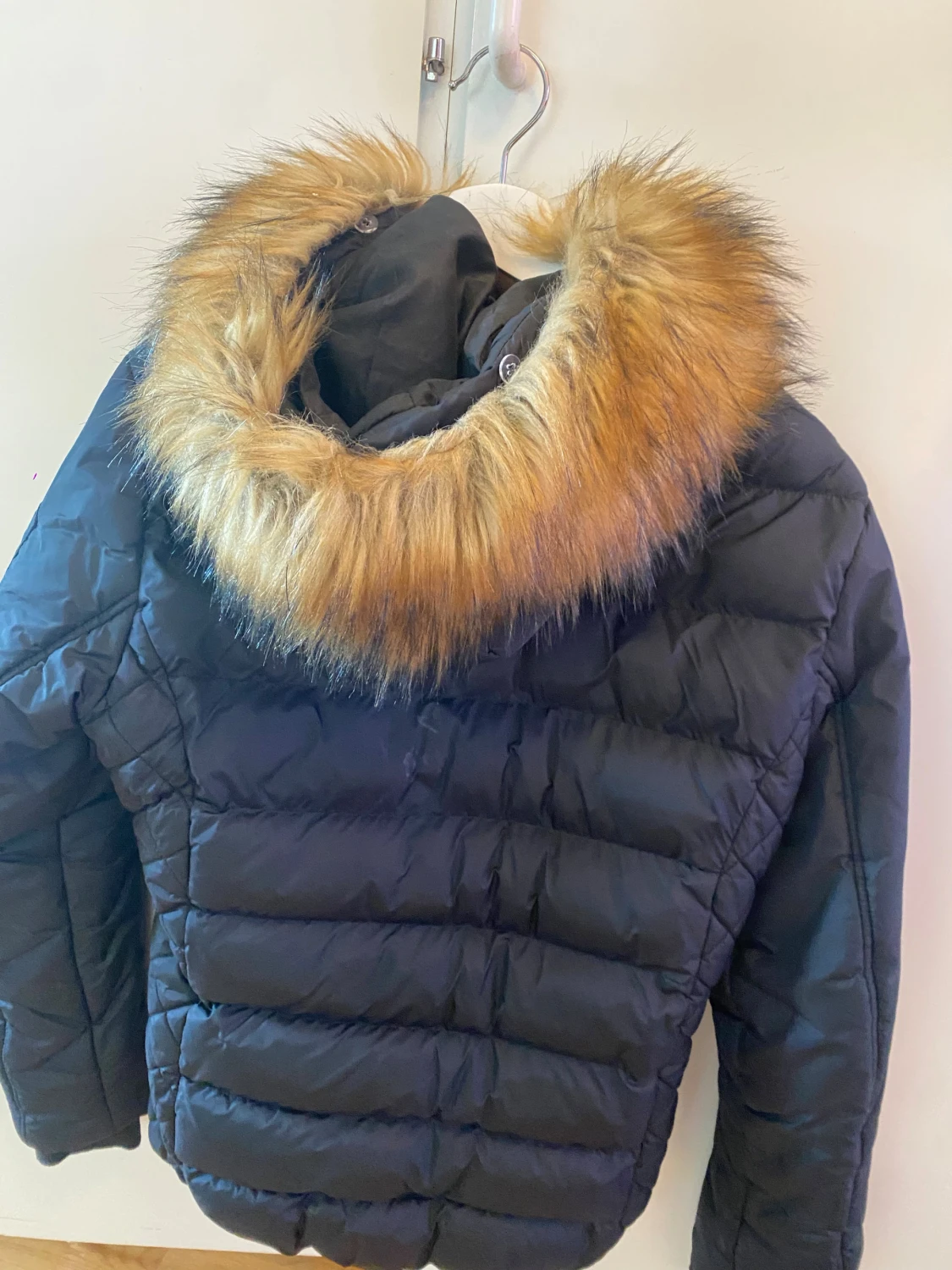 Svart pufferjacka med fuskpäls från Vinson - 1