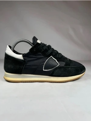 PHILIPPE MODEL TRPZ - Snygga Philipe model trpz. Storlek 41. Skick är 8/10. Extremt prisvärd och nypris ligger på 3400 kr