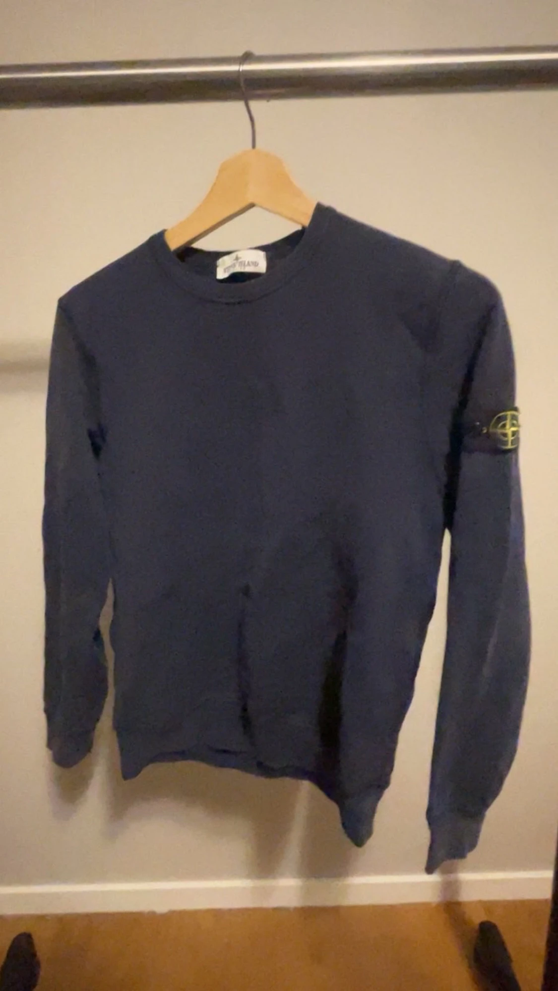 Mörkblå Stone Island sweatshirt
