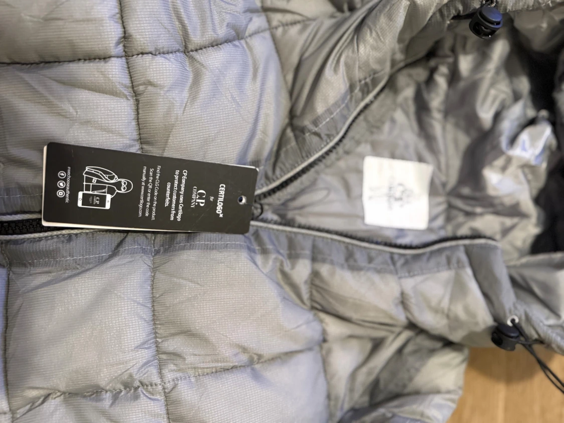 Grå pufferjacka från C.P. Company - 2
