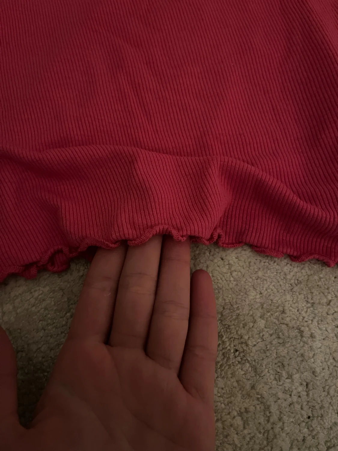 Rosa ribbad linnetopp med spets från Amisu - 2