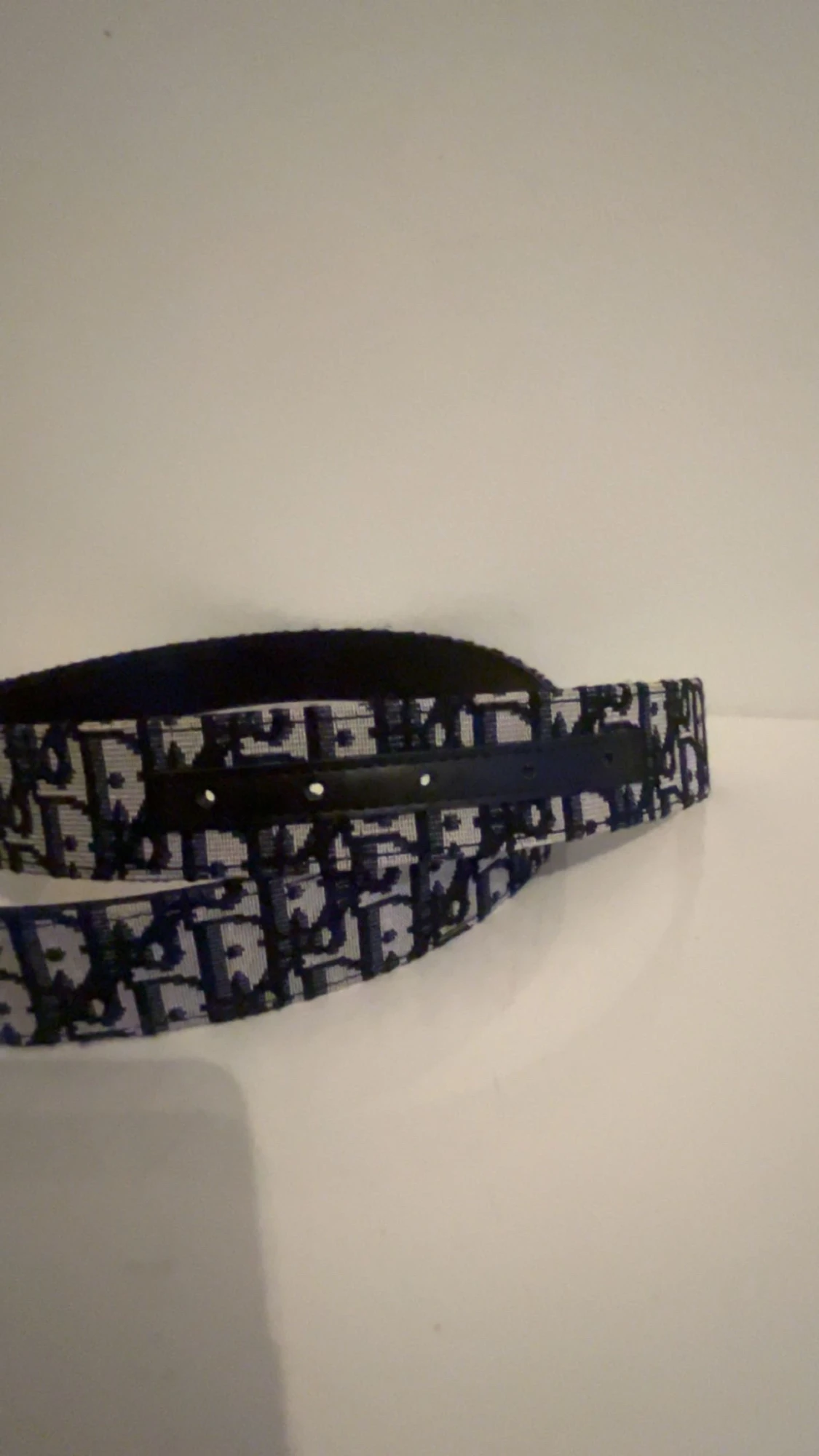 Cd bälte i svart och vit skinn med silver logo - 1