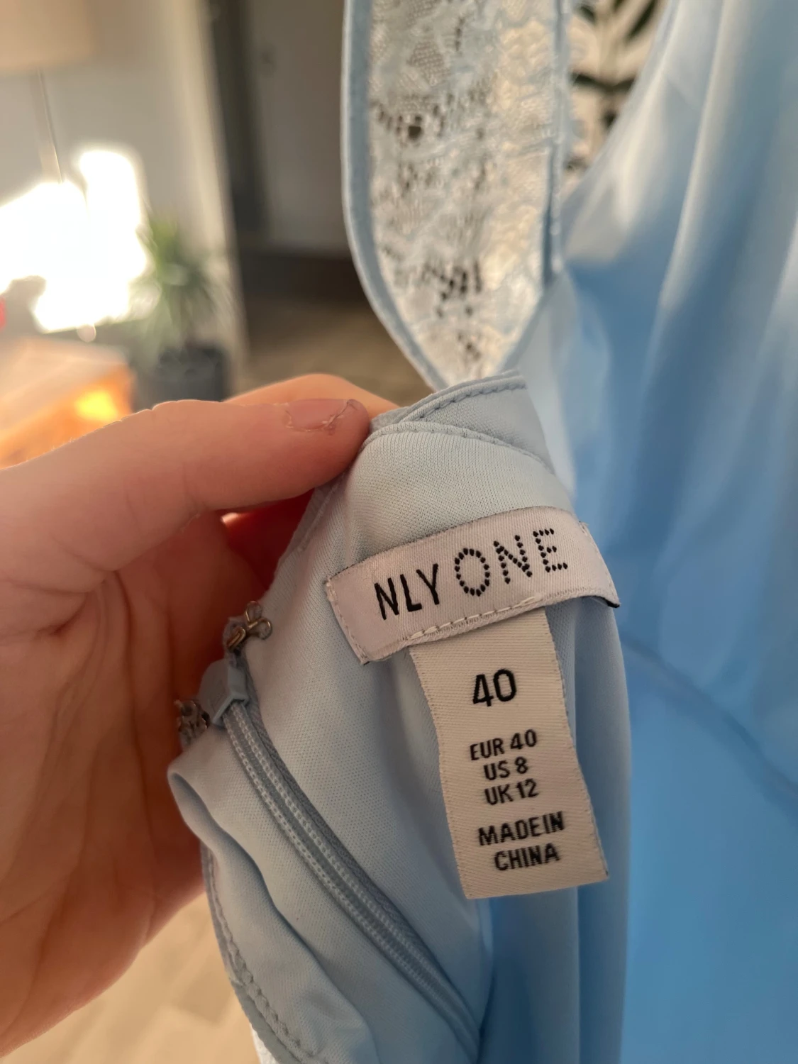 Ljusblå spetsklänning från NLY One - 2