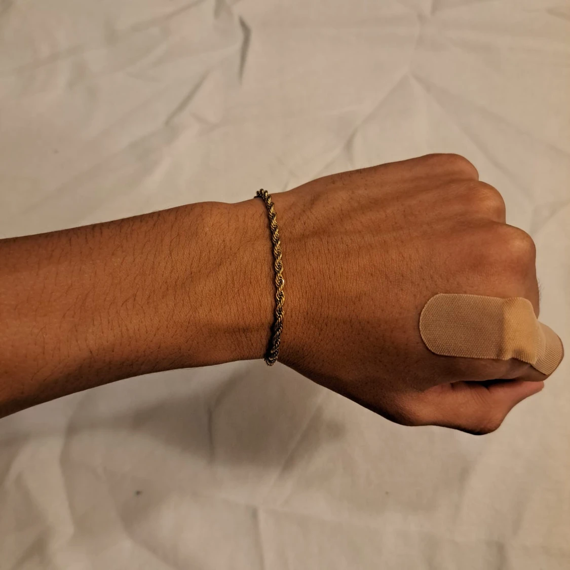 Guldarmband med tvinnad kedja