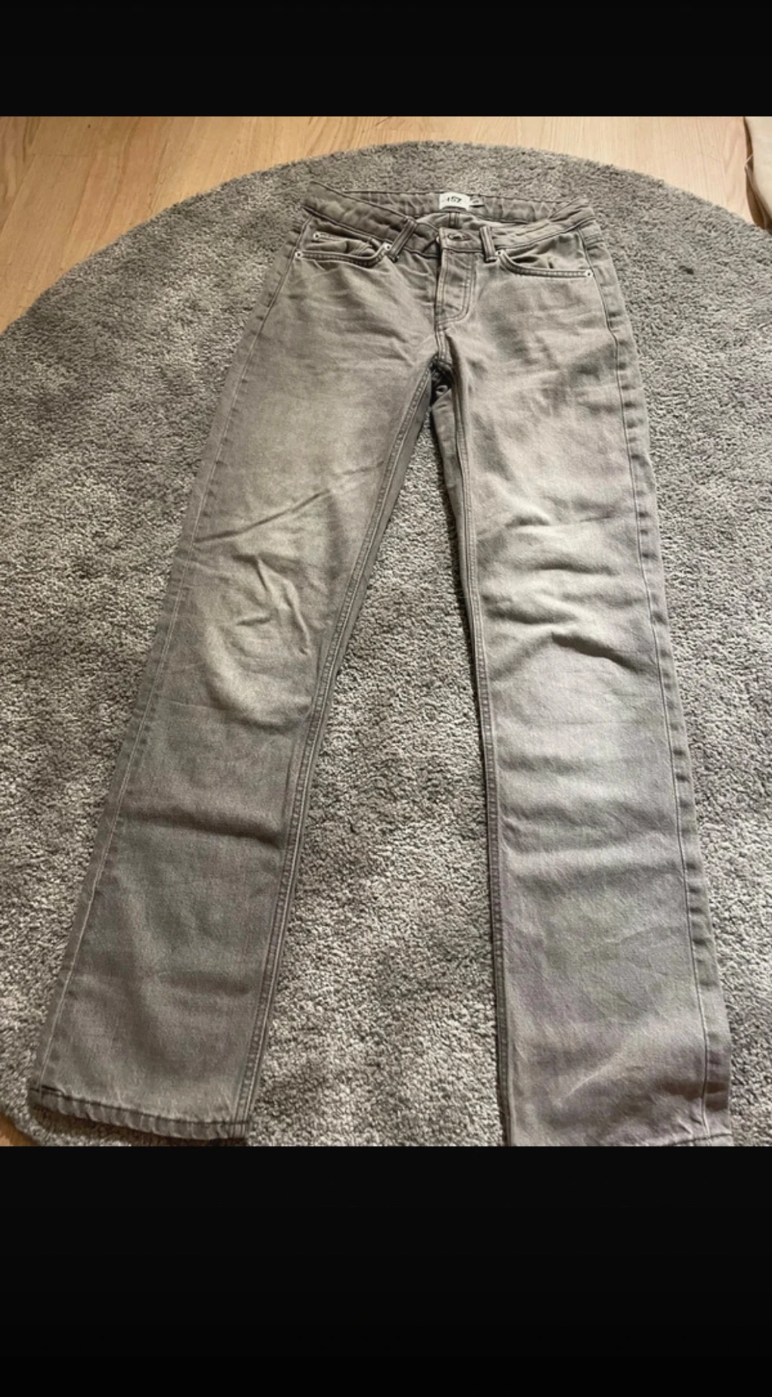 Grå raka jeans från Levi's