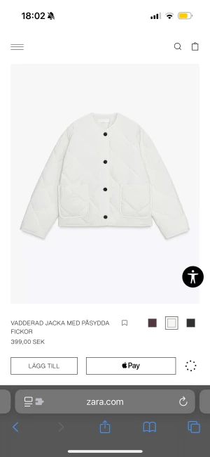 Vit quiltad jacka från Zara - As snygg jacka från Zara, köpt i september, original pris 399kr. Storlek M men passar jätte bra på nån som bär S