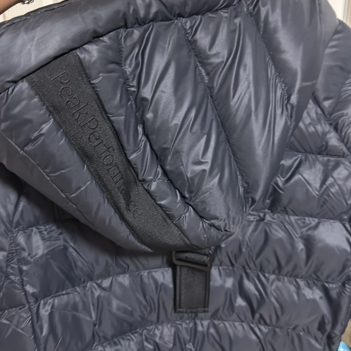 Svart dunjacka Peak Performance  - 4