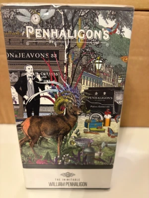 Penhaligon's Portraits Eau de Parfum förseglad  - Upptäck The Inimitable William Penhaligon, en Eau de Parfum från Penhaligon's Portraits-serie. Volym: 75 ml. Ingredienser inkluderar alkohol denat., aqua, linalool, limonene, citral, geraniol och fler. Tillverkad i England. Perfekt för dig som gillar unika och kreativa doftupplevelser.