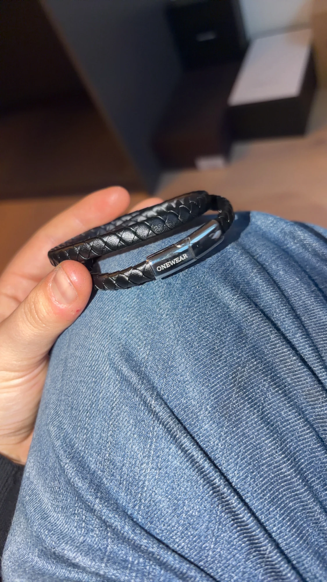 Svart flätat armband från Onewear