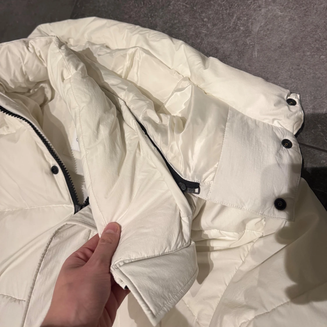 Vit pufferjacka från Calvin Klein Jeans - 3