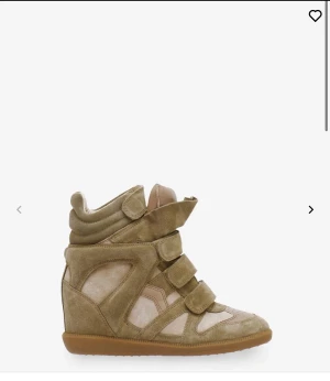 SÖKER Isabel Marant skor  - SÖKER Isabel Marant skor i Färgen taupe (den färgen på första bilden) eller svarta i storlek 38 eller 39! Kan betala max 3500kr men vill helst betala billigare. Skorna ska vara i bra skick dvs typ nya och inga hål eller missfärgningar/ fläckar. Kan mötas upp i Stockholm