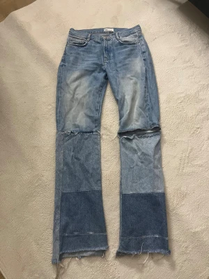 Coola Zara jeans  - Supersnygga men används inte. Ens sömmen i knät har gått upp som syns på bild